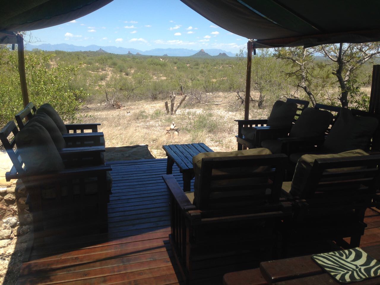 Bequeme Lounge im Busch von Südafrika: Perfekter Ort zum Chillen während der Mittagshitze Südafrikas